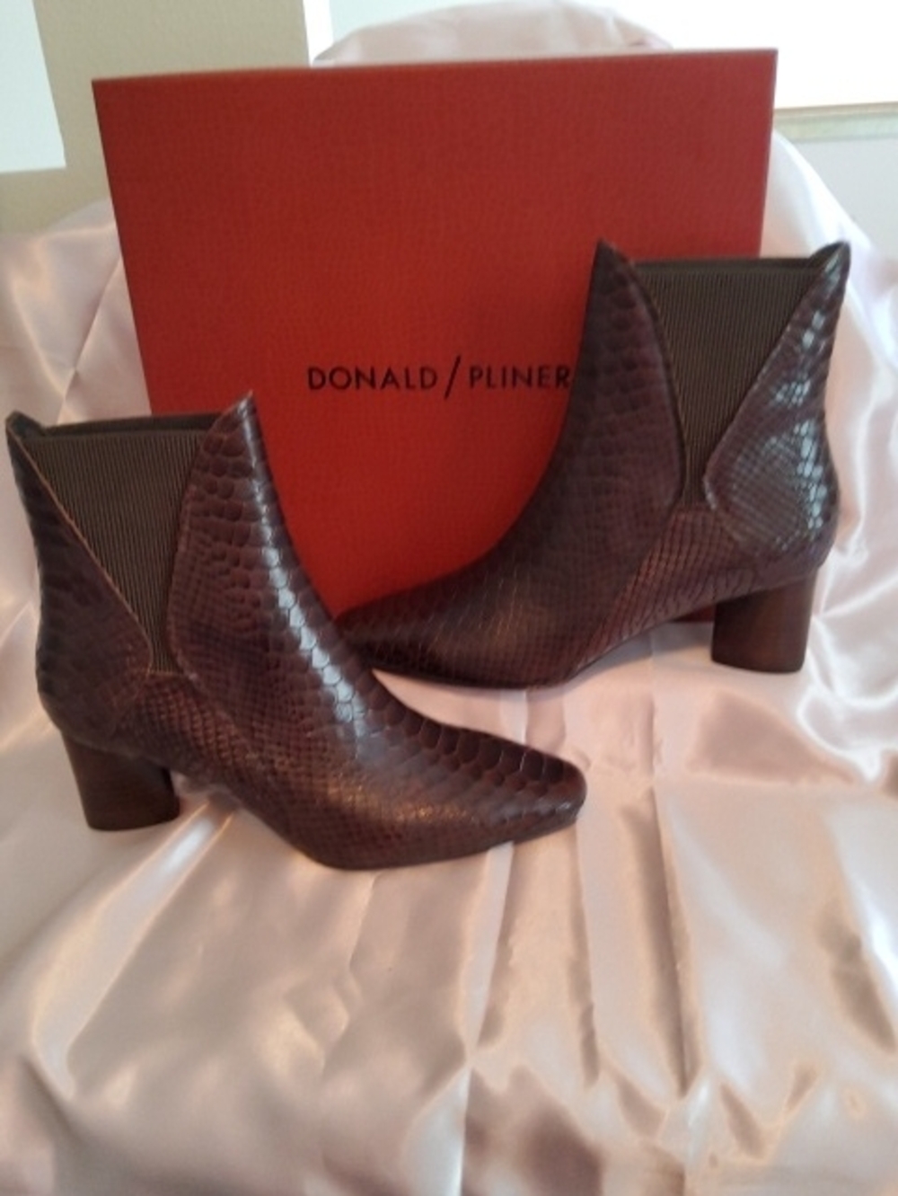 Dinald Pliner Austen Dark Brown Python "NEW"